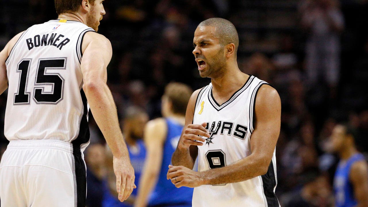 Parker helps Spurs edge Mavs 101-100 in opener